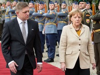 Predseda vlády Robert Fico a kancelárka Angela Merkelová. 
