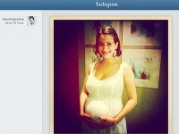 Zdenka Predná sa fotkou svojho zväčšujúceho sa bruška pochválila na sociálnej sieti Instagram.