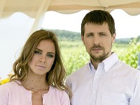 Nela Pocisková a Juraj Loj sú ústrednými postavami seriálu Búrlivé víno.