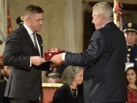 Robert Fico preberal z rúk Miloša Zemana vysoké štátne vyznamenanie Rad bieleho leva.