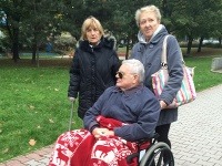 Stana Dančiaka a jeho manželku Darinu zachytil náš čitateľ počas jesennej prechádzky v bratislavskom parku. 