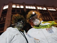 Newyorčania sa obliekli aj ako zombie Lekári bez hraníc.