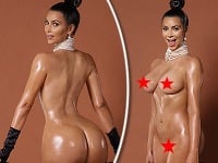 Úplne nahá Kim Kardashian šokovala odhalenými intímnymi partiami spredu aj zozadu.