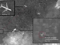 Družicové snímky stíhačky MiG-29 pohybujúcej sa v blízkosti lietadla malajzijských aerolínií, ktoré sa zrútilo na Ukrajine.