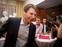 Kandidát na primátora Bratislavy Ivo Nesrovnal počas brífingu po ohlásení predbežných výsledkov komunálnych volieb 2014 Kandidát na primátora Bratislavy Ivo Nesrovnal počas brífingu po ohlásení predbežných výsledkov komunálnych volieb 2014
