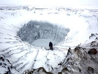 Vedci sa rozhodli preskúmať aj dno záhadného kráteru na Sibíri. Vedci sa rozhodli preskúmať aj dno záhadného kráteru na Sibíri.