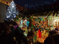 V Bratislave sa začali vianočné trhy.