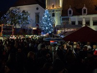V Bratislave sa začali vianočné trhy.