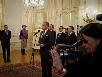 Prezident SR Andrej Kiska, odchádzajúci minister školstva Peter Pellegrini a nový minister školstva Juraj Draxler.