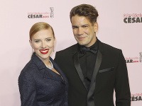 Scarlett Johansson s manželom Romainom Dauriacom.