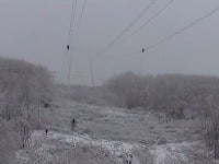 Príčinou je náhla vlna mrazivého počasia, ktoré spôsobilo popretŕhanie elektrického vedenia Príčinou je náhla vlna mrazivého počasia, ktoré spôsobilo popretŕhanie elektrického vedenia