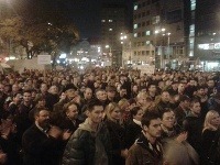 Ľudia sa zhromažďujú v Bratislave, aby protestovali proti korupcii