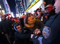 Tisíce protestujúcich opäť zaplnili ulice New Yorku a ďalších amerických miest 