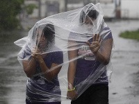 Silný tajfún hagupit zasiahol Filipíny