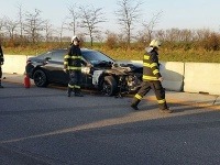 Na diaľnici D1 pri Senci sa zrazili dve osobné autá 
