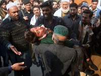 V Pešávare zajali ozbrojenci stovky študentov