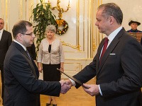 Prezident SR Andrej Kiska a novovymenovaný sudca Juraj Fujerik (Okresný súd Kežmarok).