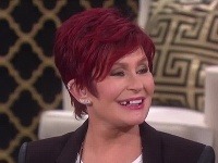 Sharon Osbourne vypadol počas talkšou zubný implantát. 