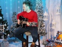 Tomáš Bezdeda nahral videoklip k vianočnej piesni s názvom Vianočný sen.