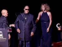 Stevie Wonder a jeho partnerka Tomeeka Robyn Bracy