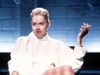 Sharon Stone excelovala vo filme Základný inštinkt, kde odhalila svoje intímne partie.