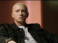 Eminem sa po dlhšom čase postavil pred kamery. 