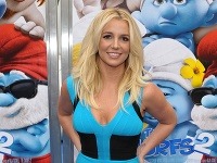Britney Spears chodí do spoločnosti relatívne upravená. 
