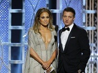 Jennifer Lopez pútala pozornosť odhalenými vnadami. 