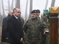 Obete leteckej havárie si pripomenuli aj prezident Andrej Kiska a minister obrany SR Martin Glváč.