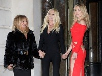 Dontella Versace a herečky Goldie Hawn a Kate Hudson. 