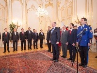 Prezident SR Andrej Kiska (v strede v popredí) počas vymenovania nových rektorov vysokých škôl. 