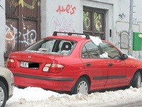 Auto stálo na Leškovej ulici v Bratislave