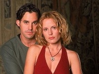 Nicholas Brendon a Emma Caulfield v seriáli Buffy, premožiteľka upírov. 