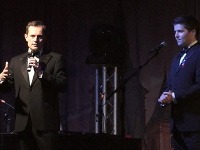 Politik Radoslav Procházka (vľavo) a Peter Šarkan Novák na nedávnom plese strany Sieť.