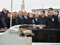 Petro Porošenko a zahraniční hostia si uctili obete, ktoré pred rokom zahynuli na Majdane.