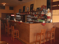 Reštaurácia Družba pred streľbou, podľa polície sa vrah ukryl za bar