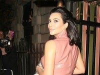 Kim Kardashian bola na nedávnej párty naozaj neprehliadnuteľná. 