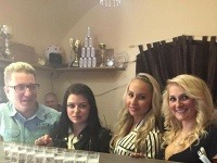 Exfarmári na párty v Košiciach sa výborne zabávali: Viktor Matz, Anna Koleňáková, Lucia Mokráňová a Eva Kapusniaková.