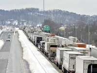 Snehová búrka ochromila dopravu v Kentucky