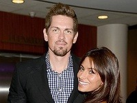 Steve Howey a Sarah Shahi Steve Howey a Sarah Shahi