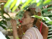 Sharon Stone momentálne dovolenkuje na Kostarike, kde oslávila svoje 57. narodeniny. 