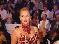 Adriana Kmotríková sa predviedla v trblietavých šatách. 