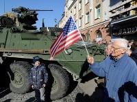 Poliaci srdečne privítali vojenský konvoj USA