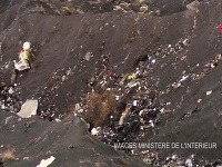 Lietadlo Germanwings typu Airbus A320 v utorok narazilo do zeme v odľahlej časti francúzskych Álp, pričom zahynulo zrejme všetkých 144 cestujúcich a šesť členov posádky.