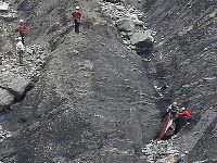 Záchranári z miesta havárie vyzdvihli prvé telá cestujúcich.