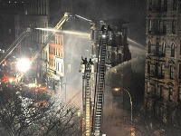V New Yorku sa zrútili dva domy