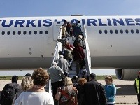 Lietadlo tureckej spoločnosti, ktoré mierilo do Lisabonu, nasmerovali späť do Istanbulu
