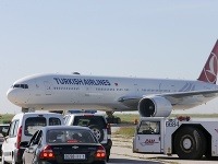 Lietadlo tureckej spoločnosti, ktoré mierilo do Lisabonu, nasmerovali späť do Istanbulu