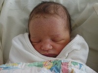 Milla Jovovich na sociálnej sieti Instagram zverejnila fotku svojej čerstvo narodenej dcérky. 