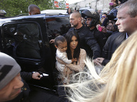 Kanye West a Kim Kardashian pokrstili dcéru